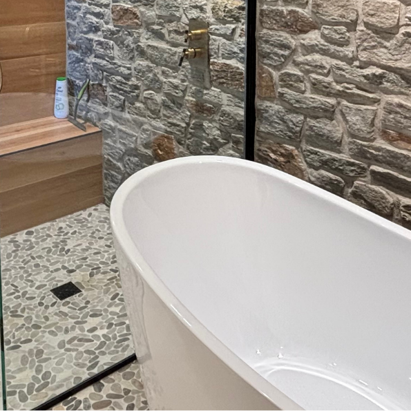 Transformation d’une salle de bain rustique moderne à Entrelacs