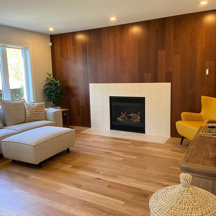 Une rénovation chaleureuse où le bois naturel et les textures se rencontrent